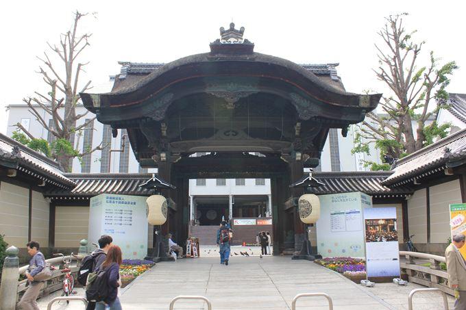 東本願寺 入口