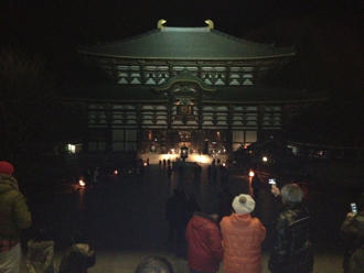東大寺 大仏の顔が見える