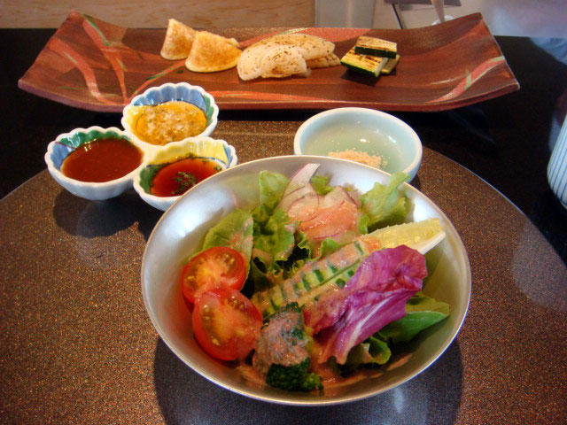 senのサラダとお野菜焼いたの